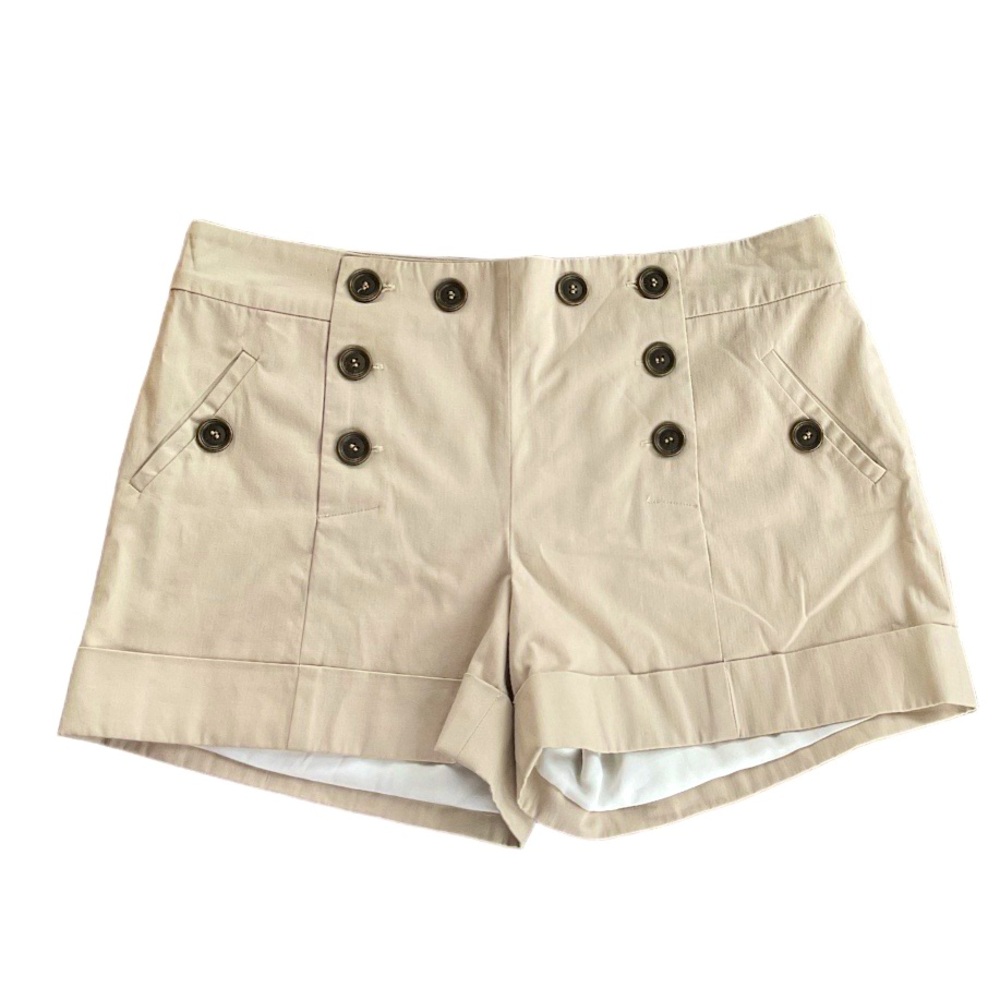 Cache Button Front Shorts